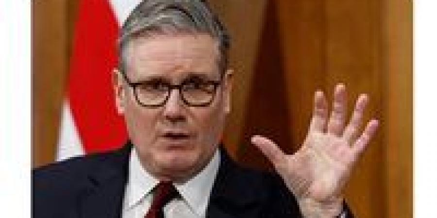​رئيس الوزراء البريطاني يدرس مستقبله السياسي وسط تمرد واسع داخل حزب العمال