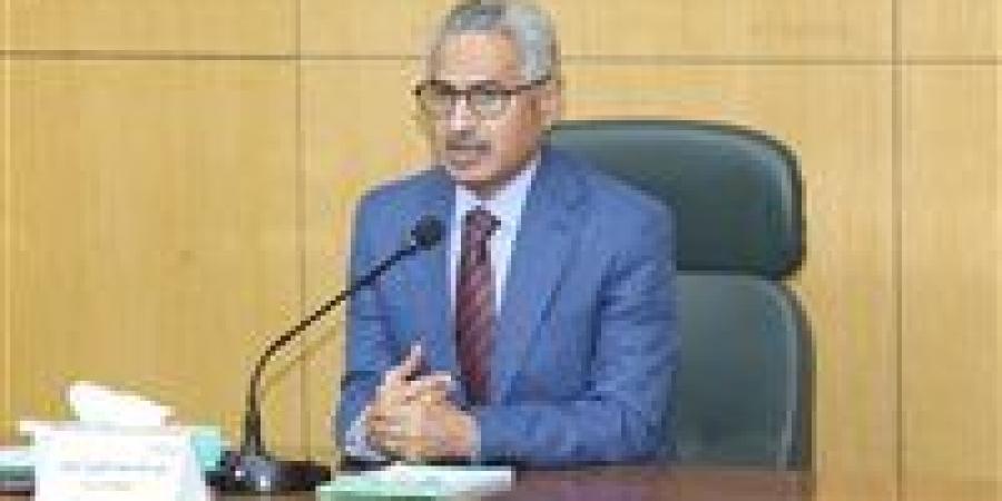 محافظ بني سويف يلتقي حملة الدكتوراه والماجستير من العاملين بالديوان العام والوحدات المحلية لبحث رُؤى وأفكار دعم التنمية وتحسين الأداء الحكومي