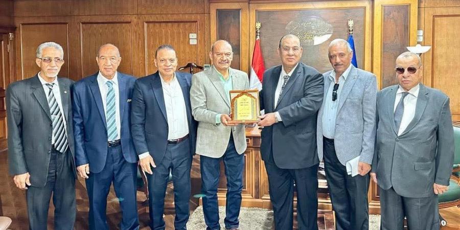 تفاصيل لقاء محافظ السويس برئيس الاتحاد العام للجمعيات الأهلية لبحث المبادرات التنموية
