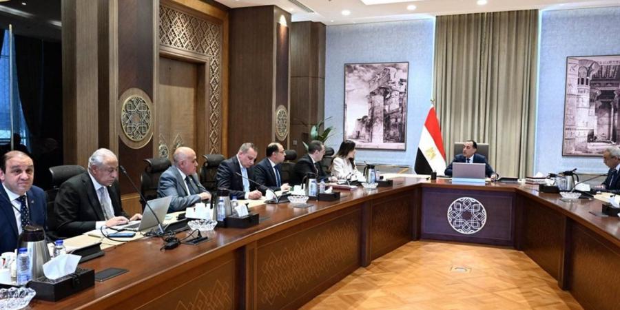 مدبولي يتابع الموقف التنفيذي وخطط التسليم والتشغيل بعددٍ من مشروعات وزارة الإسكان
