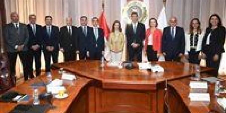وزير الصناعة يبحث مع وفد مجموعة شركات غوروك التركية إقامة مشروع لصناعة المنتجات الزجاجية