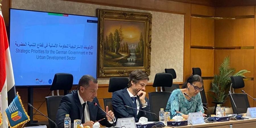 محافظ أسوان يشارك في اجتماع اللجنة التيسيرية لصندوق التنمية الحضرية بالعاصمة الجديدة