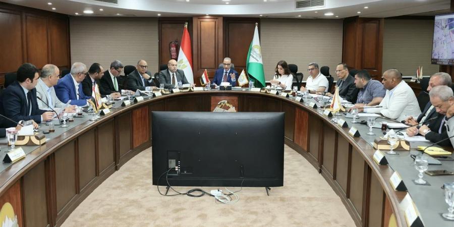 محافظ الجيزة يترأس اجتماعات المناطق الصناعية بالصف والعياط