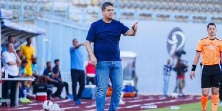 أيمن الرمادي يعالج الأخطاء الدفاعية في البنك الأهلي بعد ثلاثية بتروجت