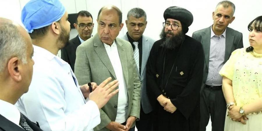 عضو بالتحالف الوطني ومحافظ المنيا يتفقدان مستشفى "مصر المحبة"