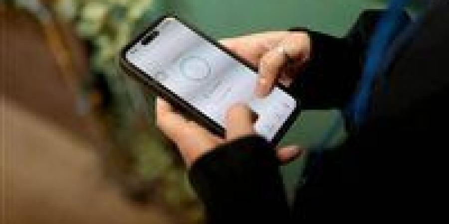 تجارة الحظر.. وثائق تكشف تورط جنرالات النظام الإيراني في احتكار سوق الإنترنت الموازي