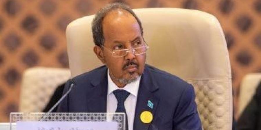رئيس الصومال يعلن بدء تطبيق الدستور بشكل رسمي