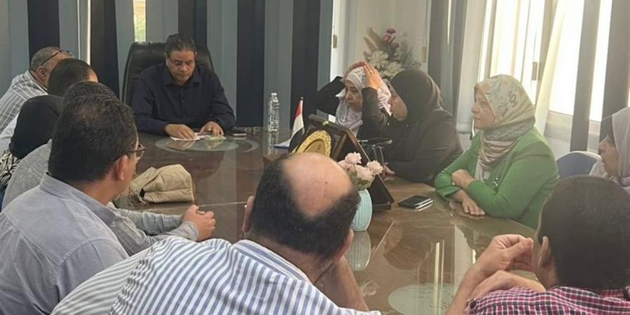 وكيل وزارة الصحة بالمنوفية يجتمع بمديري الإدارات لمتابعة جهود رفع كفاءة الأداء