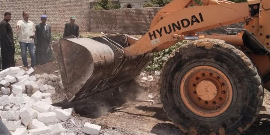 إزالة 8 تعدديات على أراض زراعية بمركزي بني سويف وإهناسيا