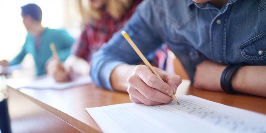 تسريب الامتحانات على جروبات الغش.. عقوبات قد تصل للحبس