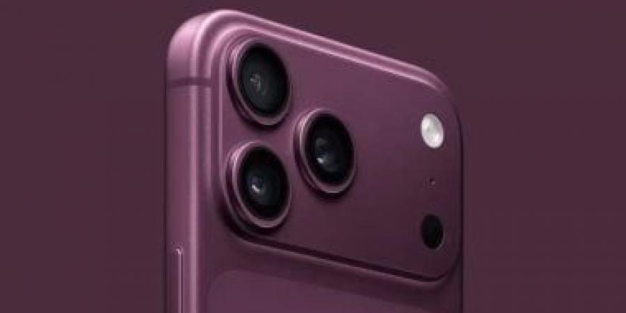 هل تقود آبل ثورة الشاشة الكاملة؟ iPhone 18 Pro يعيد تشكيل شكل هواتف أندرويد