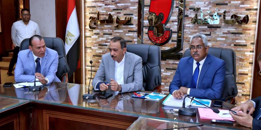 دفع عجلة التنمية الشاملة.. تفاصيل اجتماع محافظ سوهاج مع مدير برنامج تنمية الصعيد