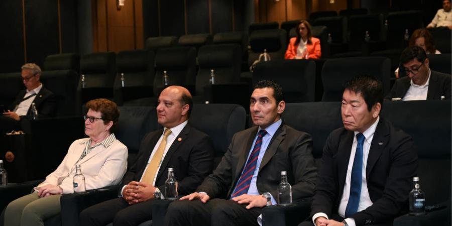 وزير الرياضة يشهد توقيع عقد استضافة مصر لبطولة العالم للجمباز الفنى للناشئين