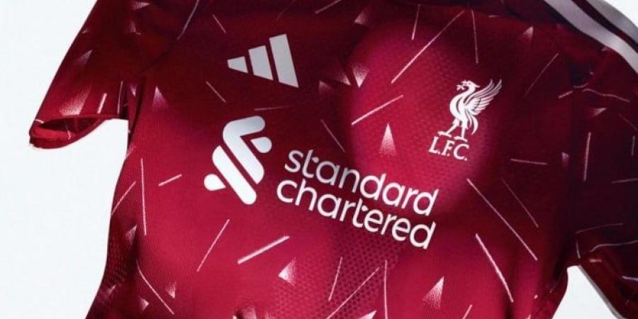 فى غياب محمد صلاح.. ليفربول يكشف عن قميصه الجديد فى الموسم المقبل