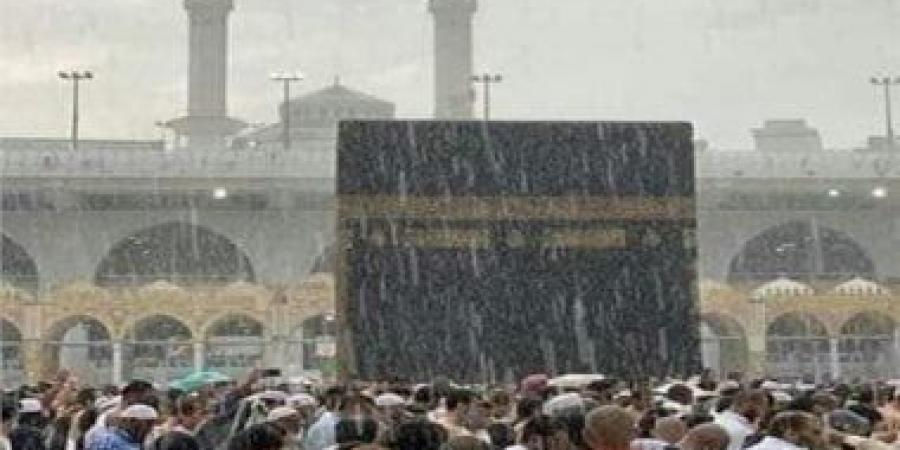 سحب رعدية ممطرة اليوم.. 21 محطة أرصاد لمراقبة الطقس فى مكة والمشاعر