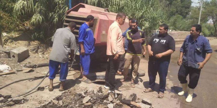 إصلاح عطل مفاجئ بخط مياه الشرب بمنطقة «الفرعوني» في منوف.. وتحركات فورية لإعادة الخدمة