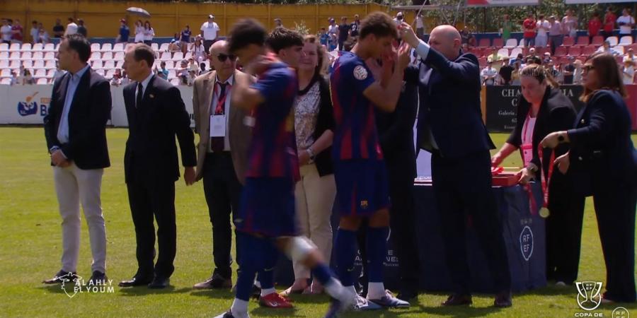 حمزه عبدالكريم.. حمزة عبد الكريم يشارك في خسارة برشلونة لنهائي كأس الأبطال للشباب أمام ريال مدريد