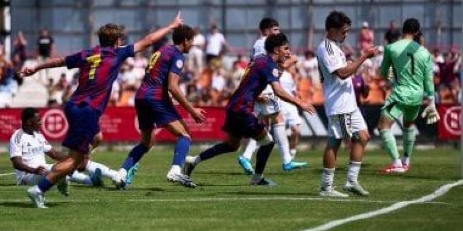 برشلونة يتفوق على ريال مدريد بهدف في الشوط الأول بمشاركة حمزة عبد الكريم