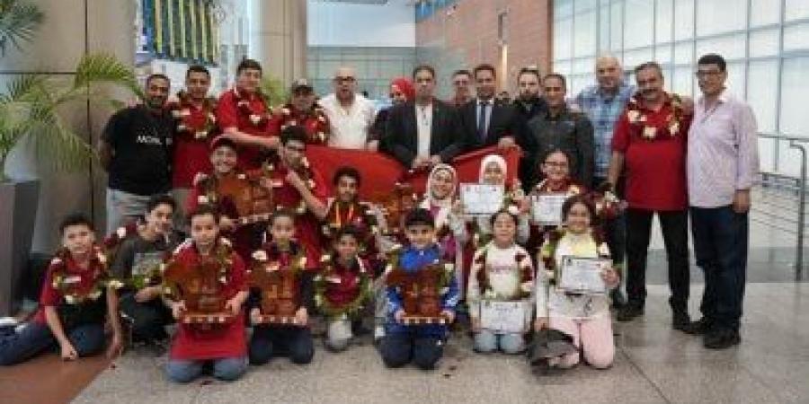 رئيس اتحاد الشطرنج وممثل وزارة الرياضة فى استقبال منتخب مصر للناشئين