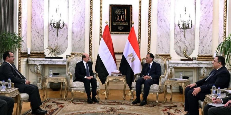 مدبولي يؤكد لنظيره اليمني دعم مصر الكامل للحكومة الشرعية ووحدة البلاد