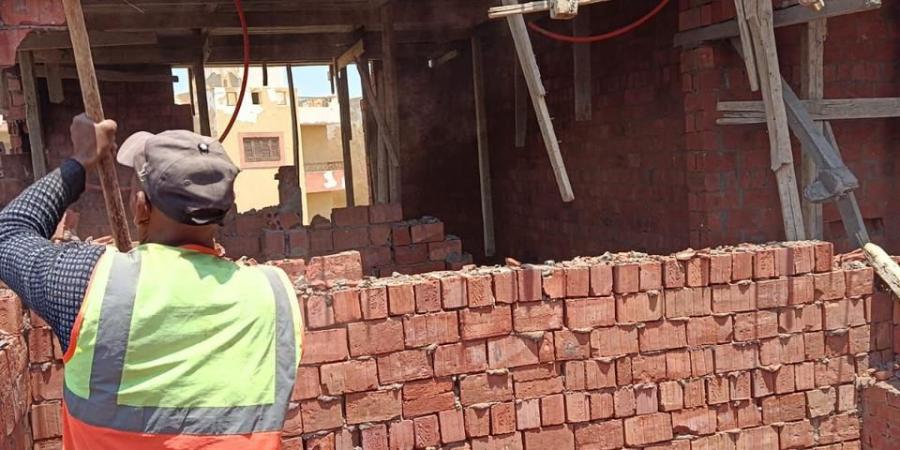 استمرار حملات إزالة مخالفات البناء بحدائق أكتوبر خلال إجازة عيد الأضحى