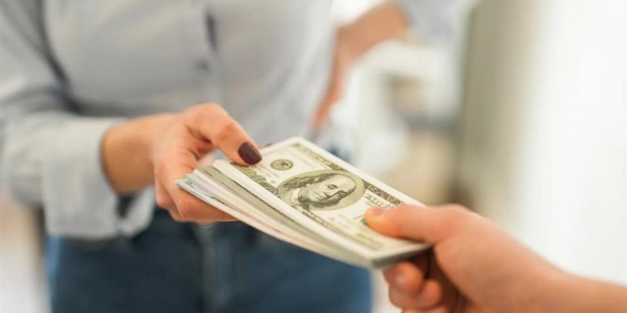 ملكة المال.. نجمة تليفزيون الواقع تقدم 5 نصائح لجذب الثروة