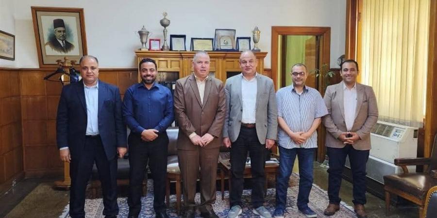 رئيس جامعة سمنود التكنولوجية يزور شركة مصر للغزل والنسيج لبحث تعزيز التعاون المشترك