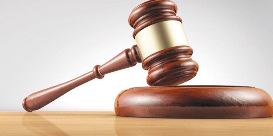 محاكمة عاطل بتهمة إكراه آخر على توقيع 20 إيصال أمانة
