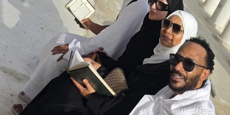 بملابس الإحرام والمصحف.. أحدث ظهور لمحمد رمضان أثناء أداء فريضة الحج