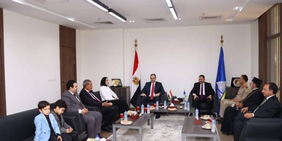 محافظ دمياط يستقبل وفود المهنئين بعيد الأضحى ويؤدي الصلاة وسط المواطنين