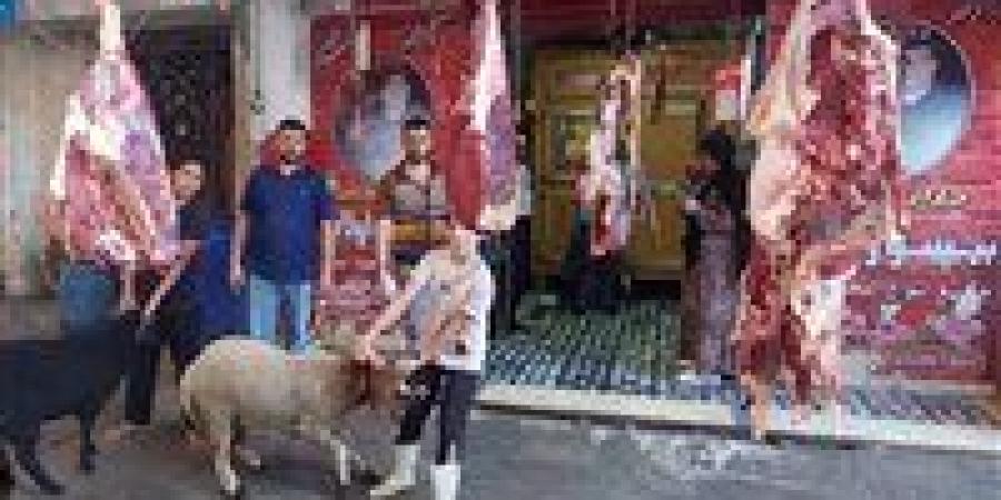 من الجزار إلى المقهى.. رحلة إنفاق العيد داخل السوق