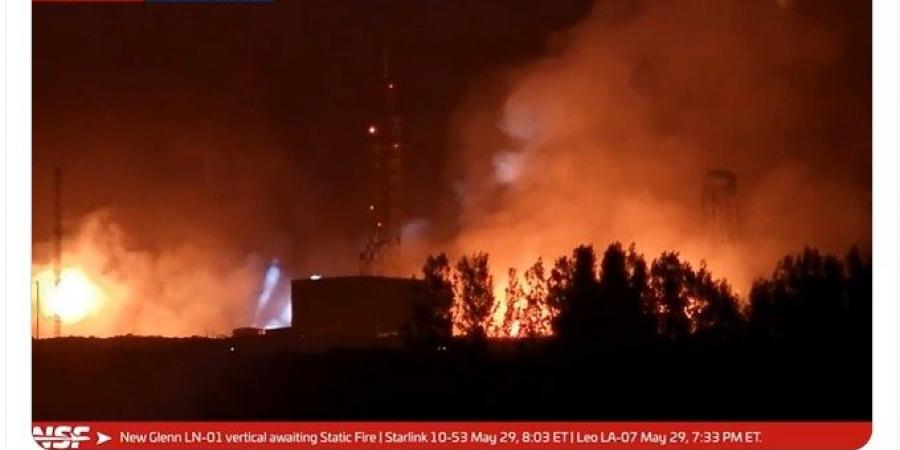 ما قصة صاروخ "نيو جلين" الذي انفجر على منصة الإطلاق في فلوريدا؟
