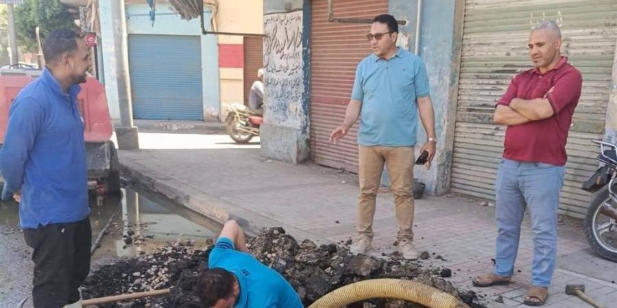 تحرك فوري لإصلاح كسر مفاجئ بخط مياه رئيسي في شبين الكوم بالمنوفية