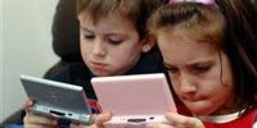 بريطانيا تدرس حظر منصات التواصل الاجتماعي لمن هم دون سن الـ 16 ​