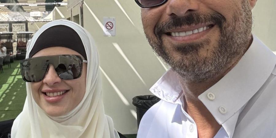 أحمد السعدني ينشر صورة من الحج مع ياسمين عبد العزيز ويعلق: ربنا يتقبل يا حاجة