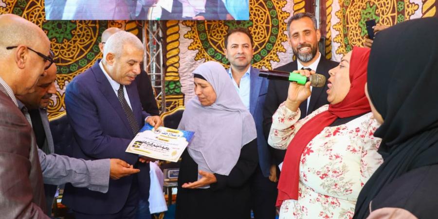 حزب مستقبل وطن يهدي 10 رحلات عمرة مجانية لأهالي ريف المنتزه في الإسكندرية