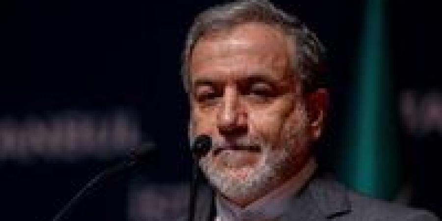 طهران تؤكد استمرار القنوات الدبلوماسية مع واشنطن.. وبرلماني يكشف: اعتماد 10 بنود من مسودة الاتفاق