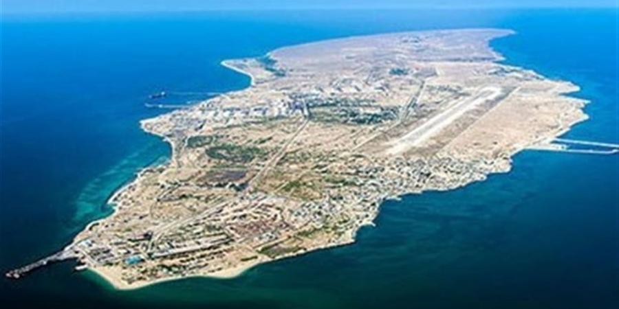 عاجل.. القيادة المركزية الأمريكية تعلن شن ضربات "دفاعية" استهدفت جزيرة قشم الإيرانية