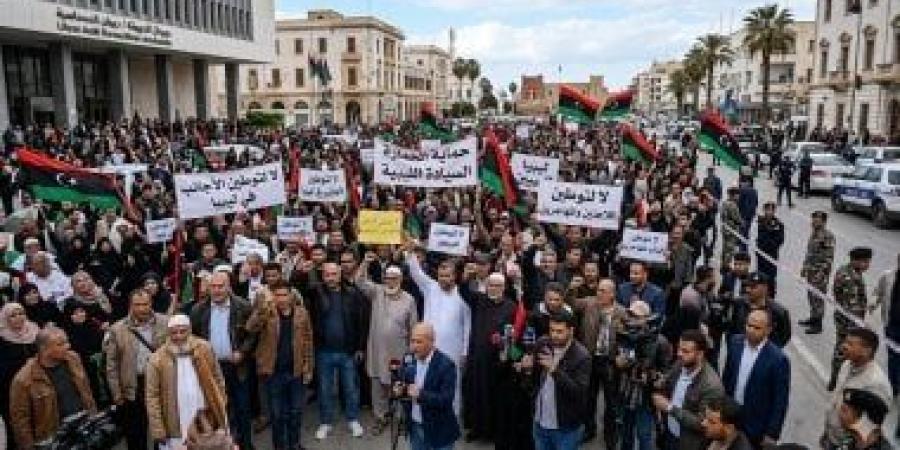 تصعيد ضد مفوضية اللاجئين بليبيا.. مطالب بوقف دعم المهاجرين وترحيل المتسللين