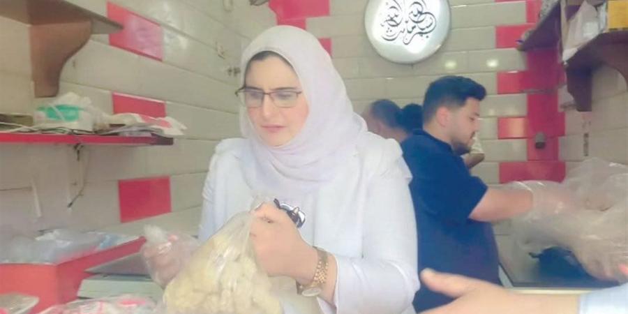 إعدام ١٠٠ كيلو سجق وفراخ فاسدين في دمياط