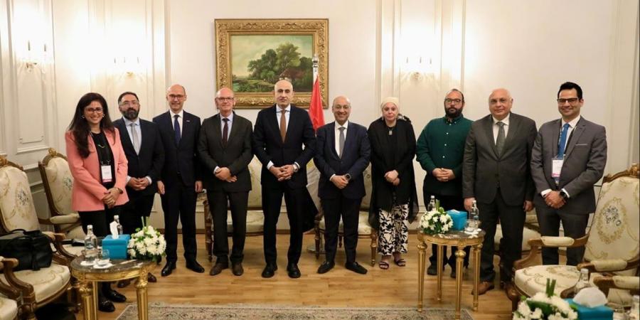 عبداللطيف يلتقي وفدا ألمانيا لبحث تعزيز الشراكة في قطاع التعليم الفني والتدريب المهني