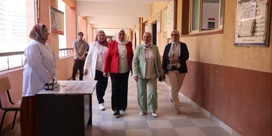 مدير "تعليم القاهرة" تتابع انتظام امتحان اللغة العربية للشهادة الإعدادية
