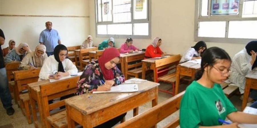 بدء امتحان الدراسات الاجتماعية لطلاب الشهادة الإعدادية بالقاهرة