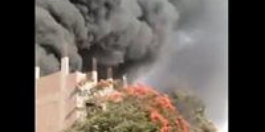 حريق هائل في مركز صيانة سيارات بمنيل شيحة