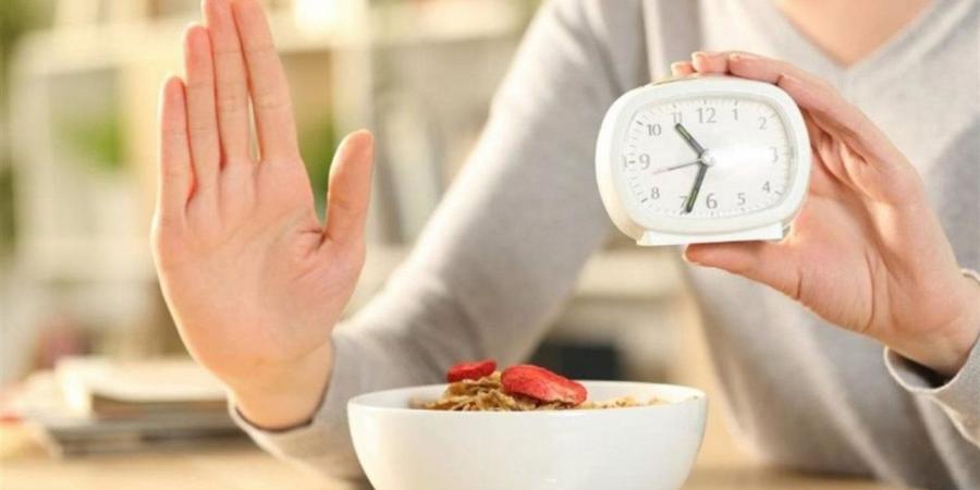 فوائد الصيام المتقطع ومخاطره المحتملة