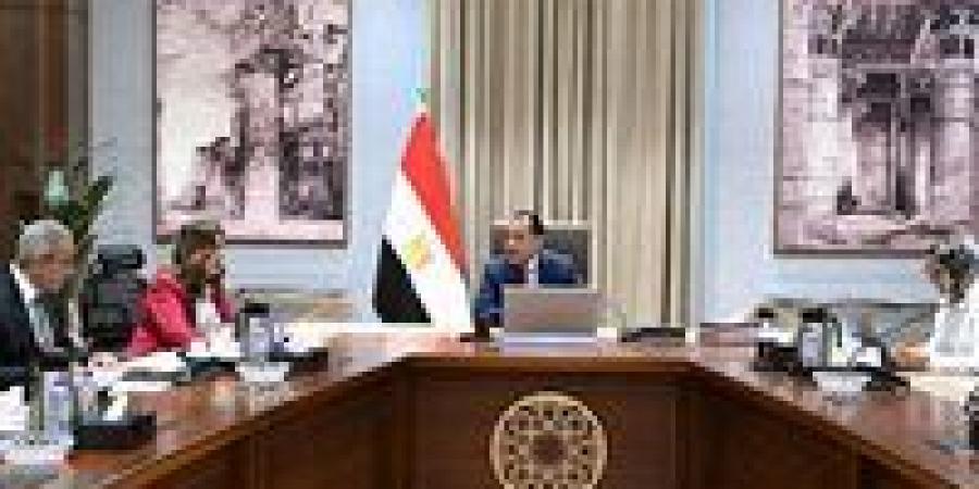 رئيس الوزراء يتابع موقف تنفيذ المشروعات الخدمية والتنموية بمحافظة الوادي الجديد