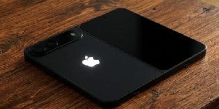 آبل تكشف عن بعض المعلومات المتعلقة بهاتف آيفون القابل للطي بتحديث iOS