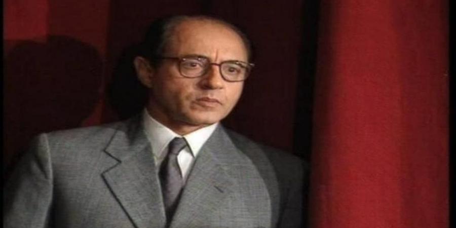 من الطربوش إلى العود.. تفاصيل دقيقة كشفت عبقرية عبد العزيز مخيون في تجسيد عبدالوهاب