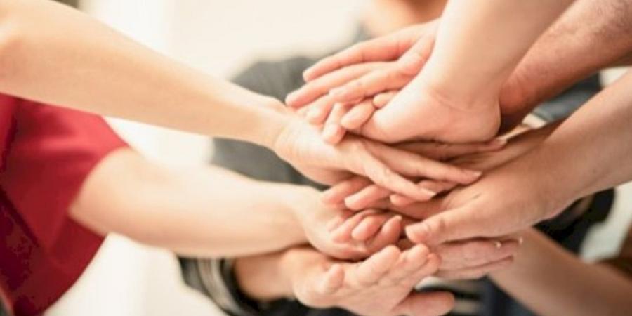 أسرار التواصل الناجح.. عادات تساعدك على كسب ثقة الآخرين