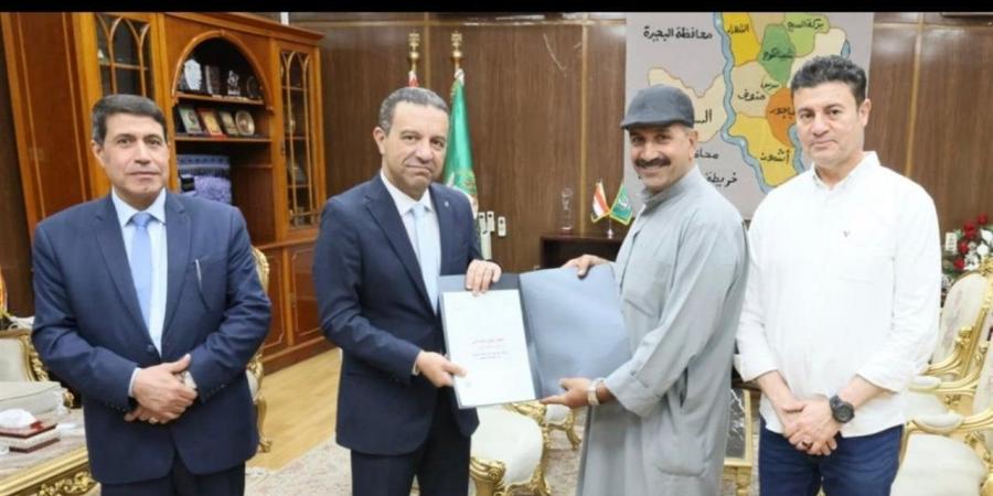 محافظ المنوفية يسلم 20 عقدا بتقنين الأراضي أملاك الدولة